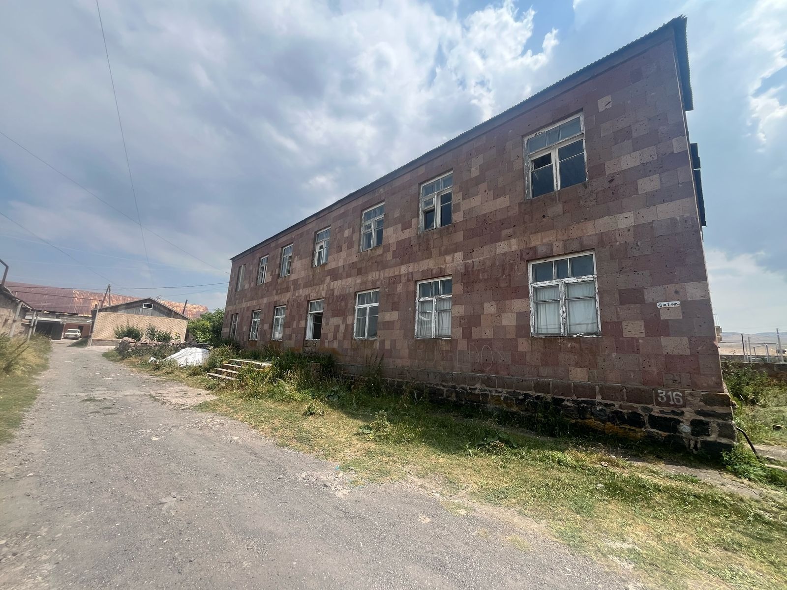 Վաճառվում է ՀՀ ՏԿԵՆ պետական գույքի կառավարման կոմիտեին ամրացված Շիրակի մարզ, համայնք Արթիկ, գյուղ Մեծ Մանթաշ 8-րդ փողոց 3/3  հասցեում գտնվող անշարժ գույքը /14.07.2026թ./ (իրականացվելու է էլեկտրոնային աճուրդի միջոցով)